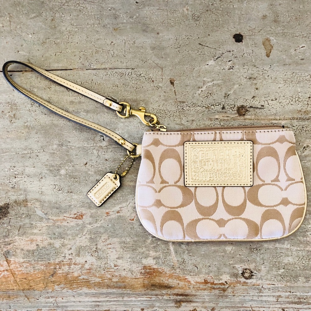 ♥️ Coach ♥️ Poppy Cream Wristlet